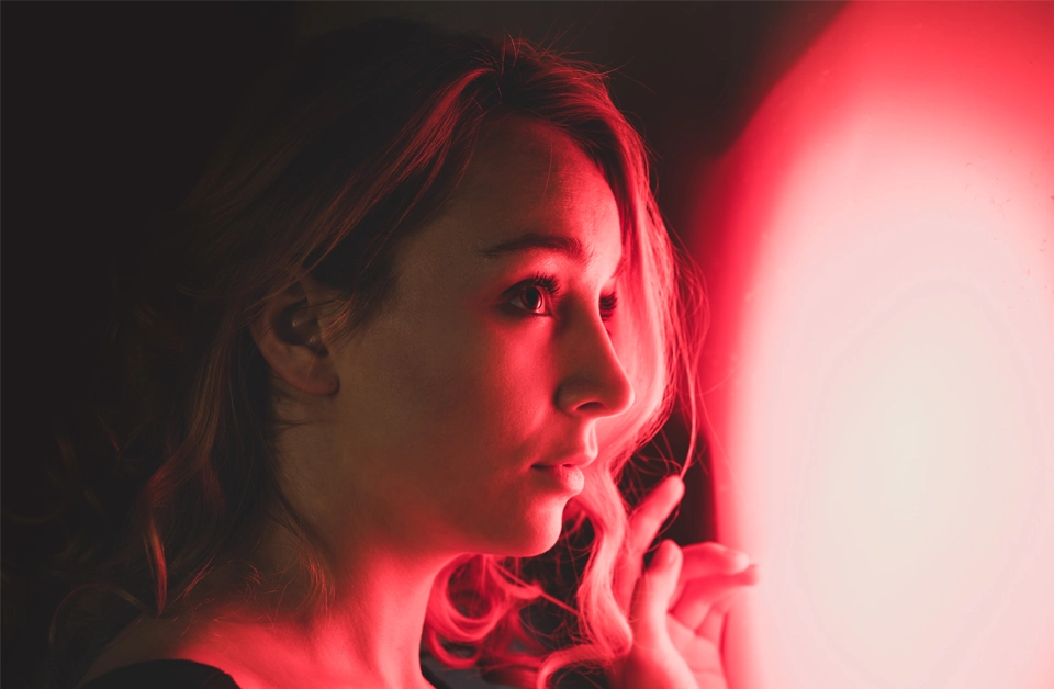 Someone undergoing red light therapy.